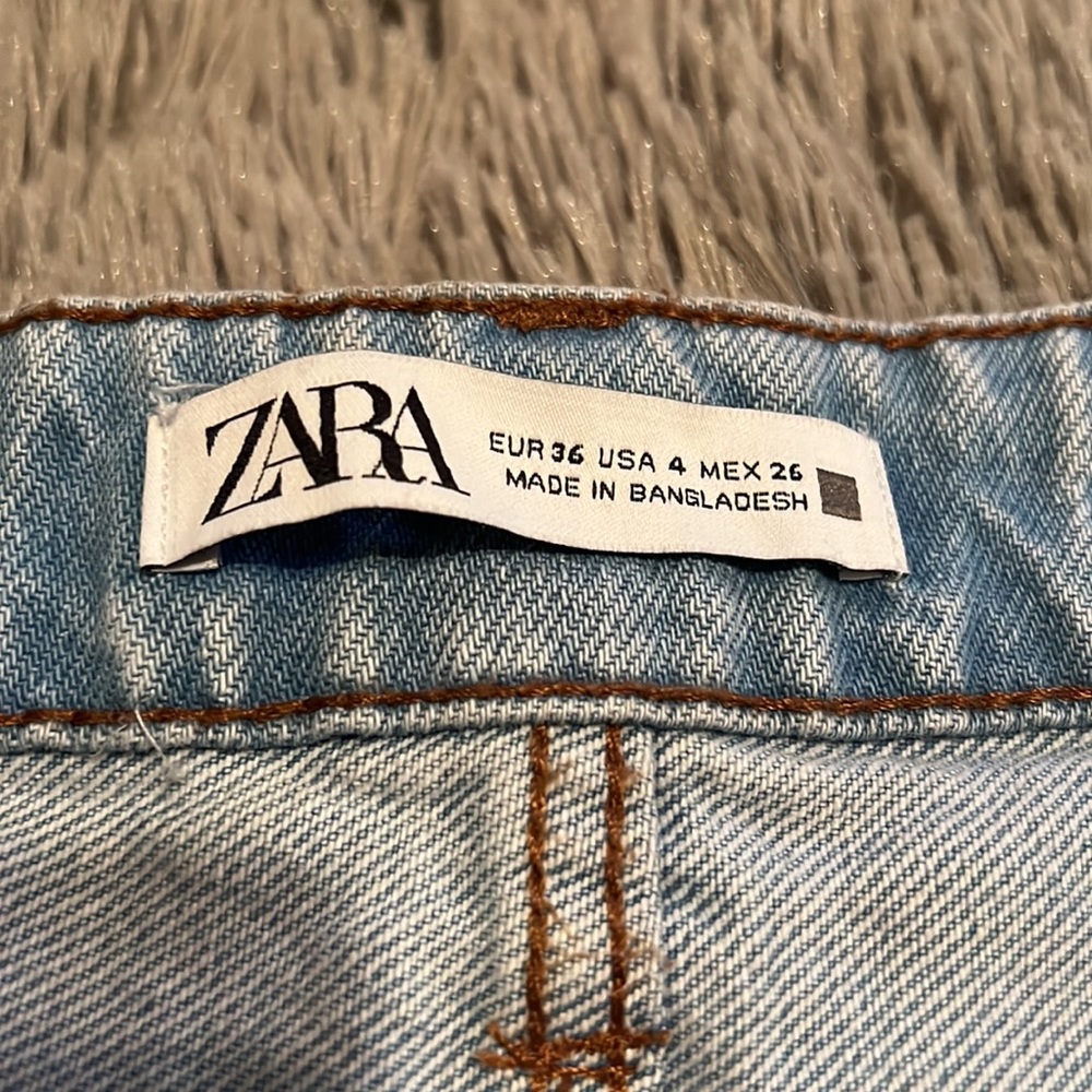Low rise shorts, size 4 , - Picture 4 of 4
